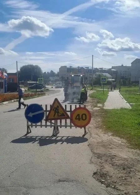 В городе Мариинский Посад стартовали работы по ямочному ремонту улично‑дорожной сети.