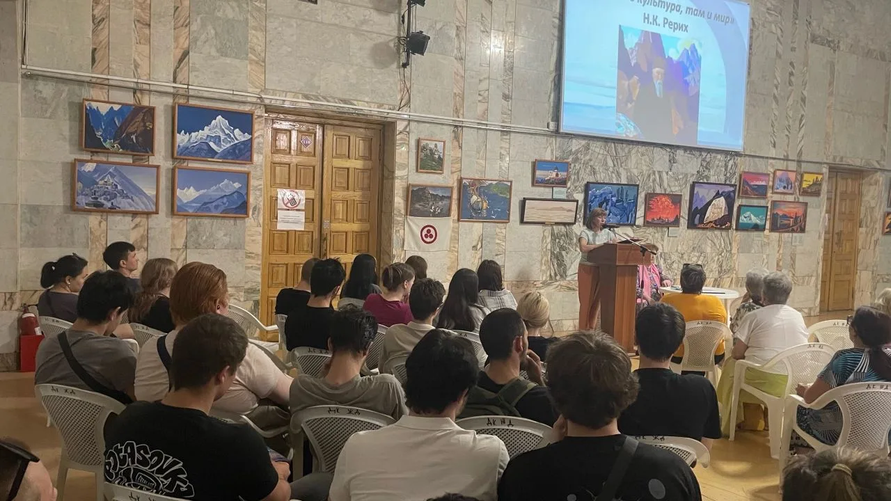 💥Культура, объединяющая миры: в Омске открылась выставка Рериха!

🔵Во Дворце культуры «Железнодоро