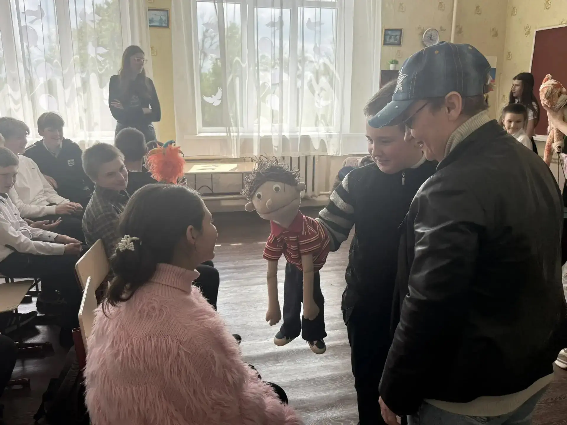 Кукольный театр: добро, безопасность и яркие уроки для юных макеевчан  Искусство и безопасность – ка