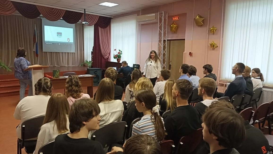 14 мая старшие преподаватели кафедры иностранных языков Елена Васильевна Козыренко и Св...