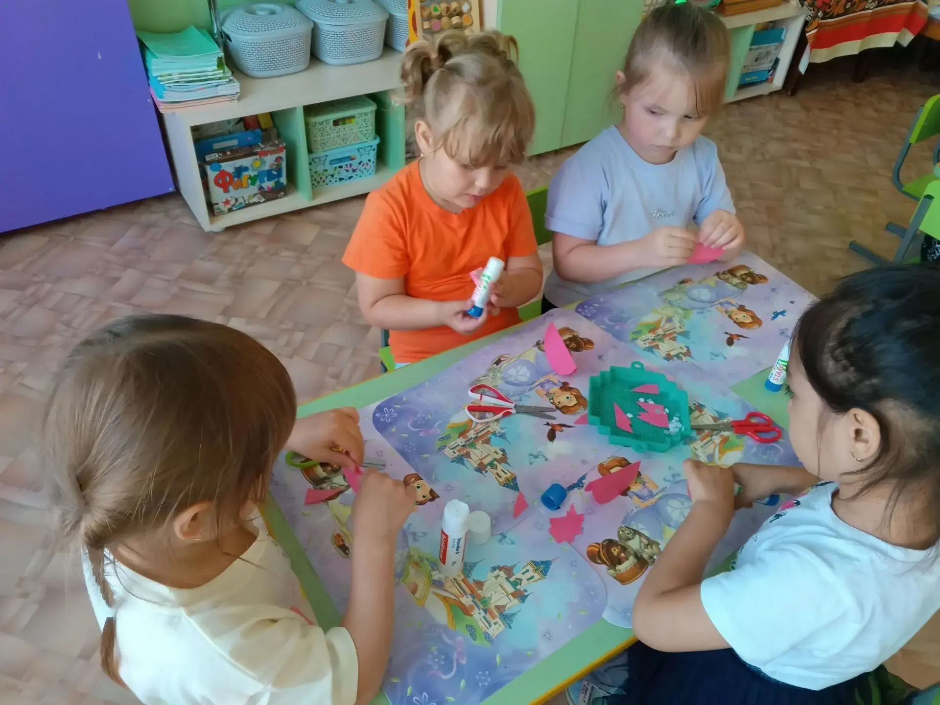 Лето!!! ☀️ 

Много свободного времени для игр и развлечений. И мы с ребятами группы "Солнышко" решил