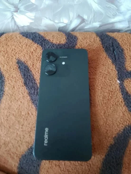 Продам смартфон realme note 60x