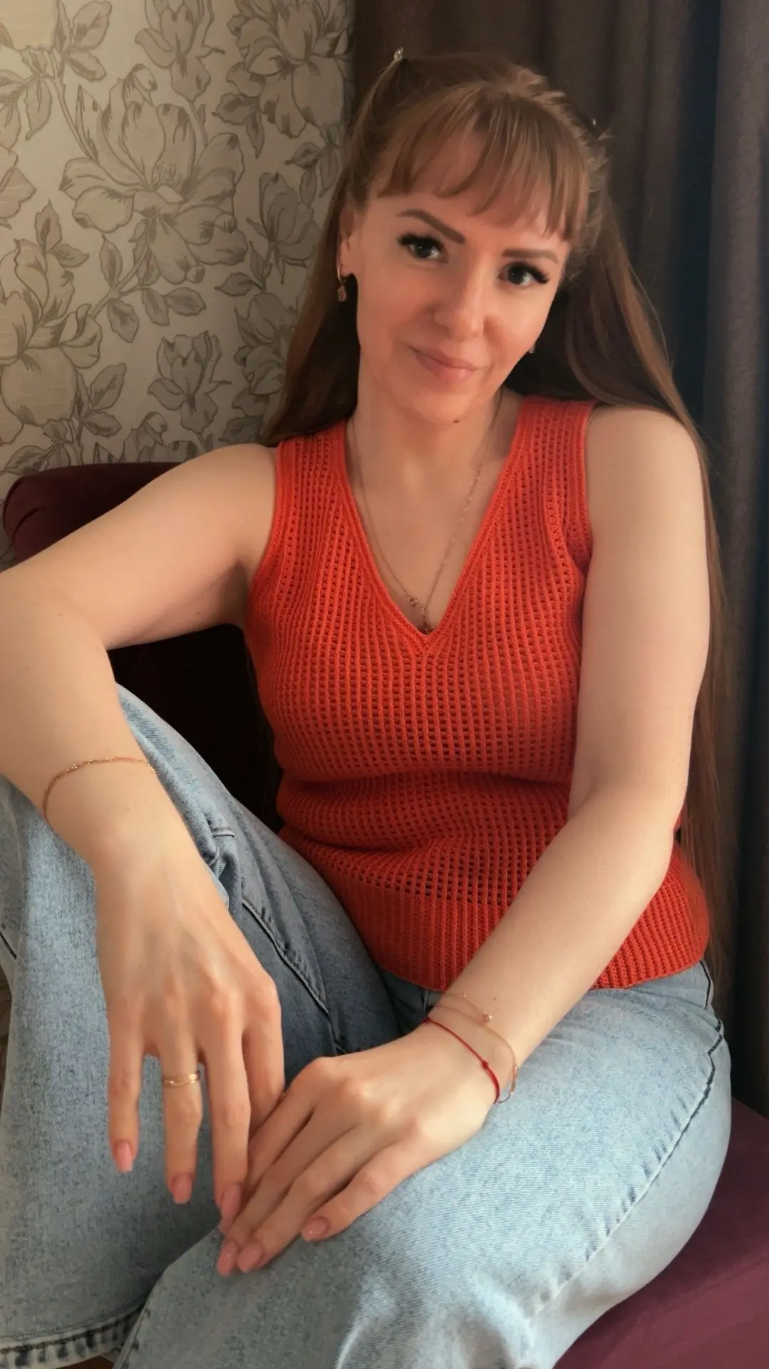 Каждой девушке нужна базовая майка в свой гардероб. Предлагаю связать ее своими ручками по мастер-кл
