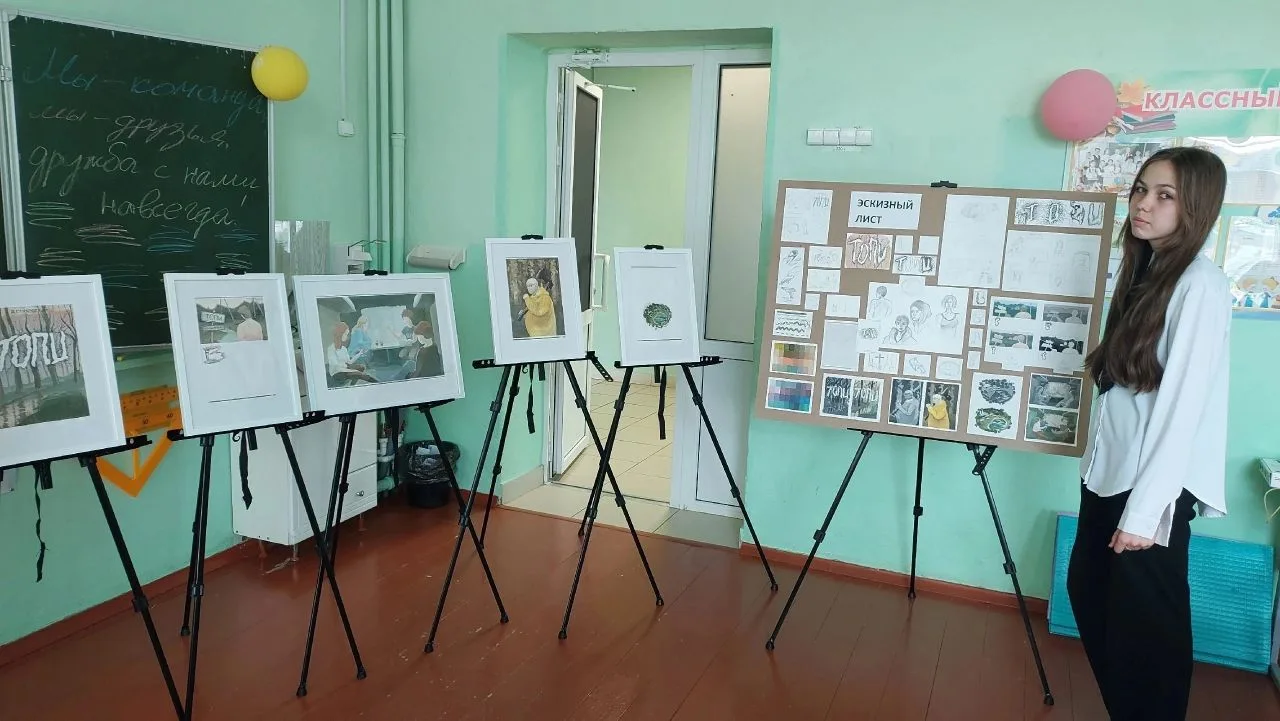 Не можем не поделиться с вами этой красотой🤩 
Персональная выставка и итоговый проект выпускницы Ул