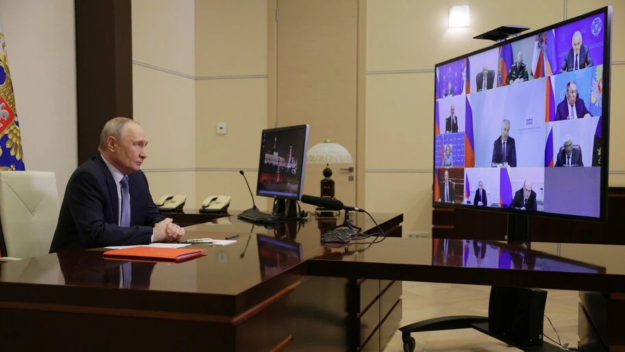 Президент РФ Владимир Путин провел заседание военно-промышленной комиссии, в ходе котор...