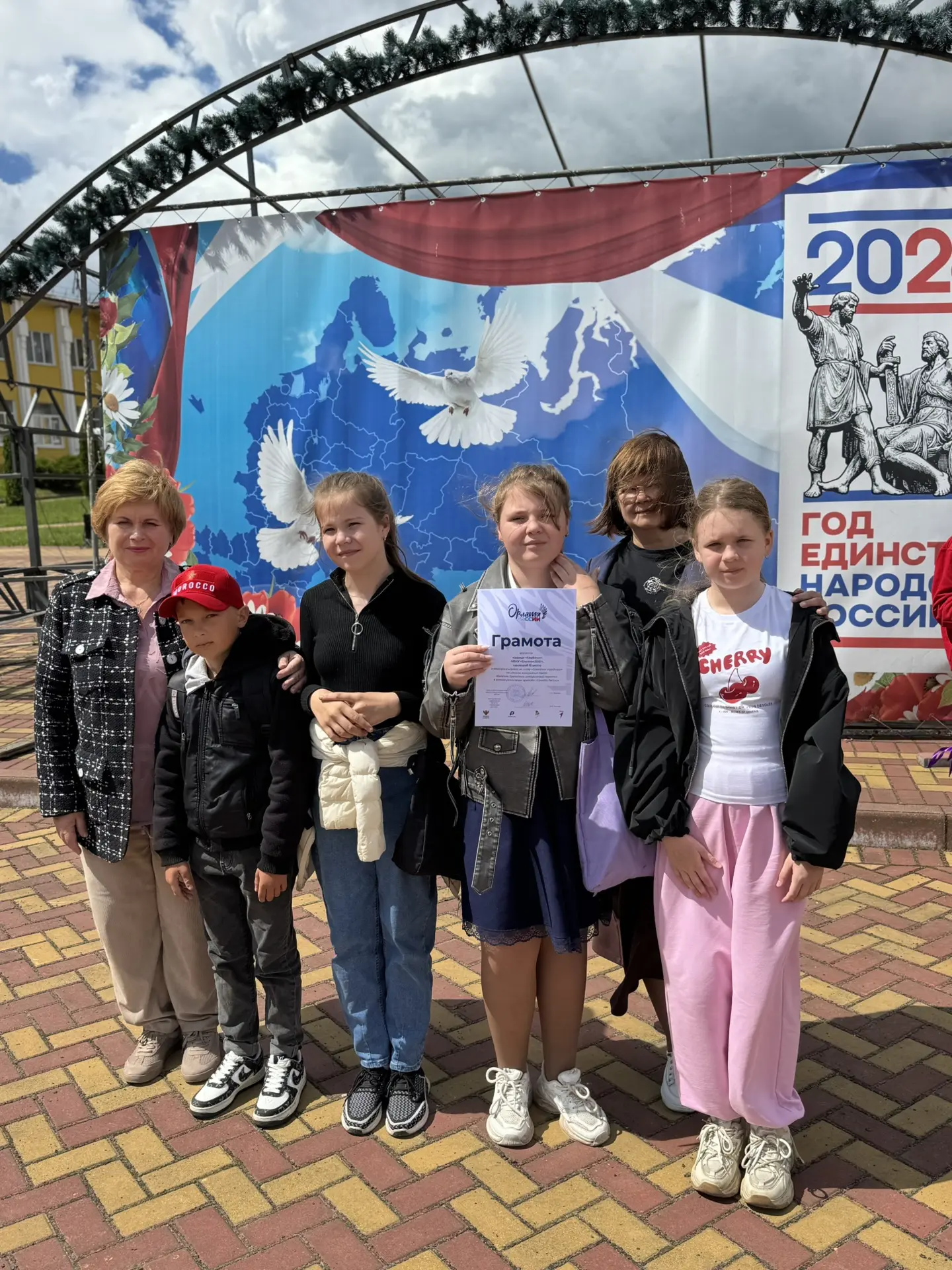 ☀️В день защиты детей на площади Героев в посёлке Медвенка чествовали наших замечательн...