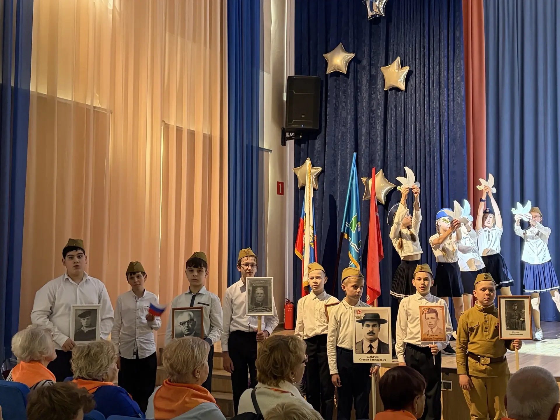 ⭐ Память, которую мы храним!»   🎖️🏵️ Сегодня стены нашей школы наполнились звуками песен военных лет