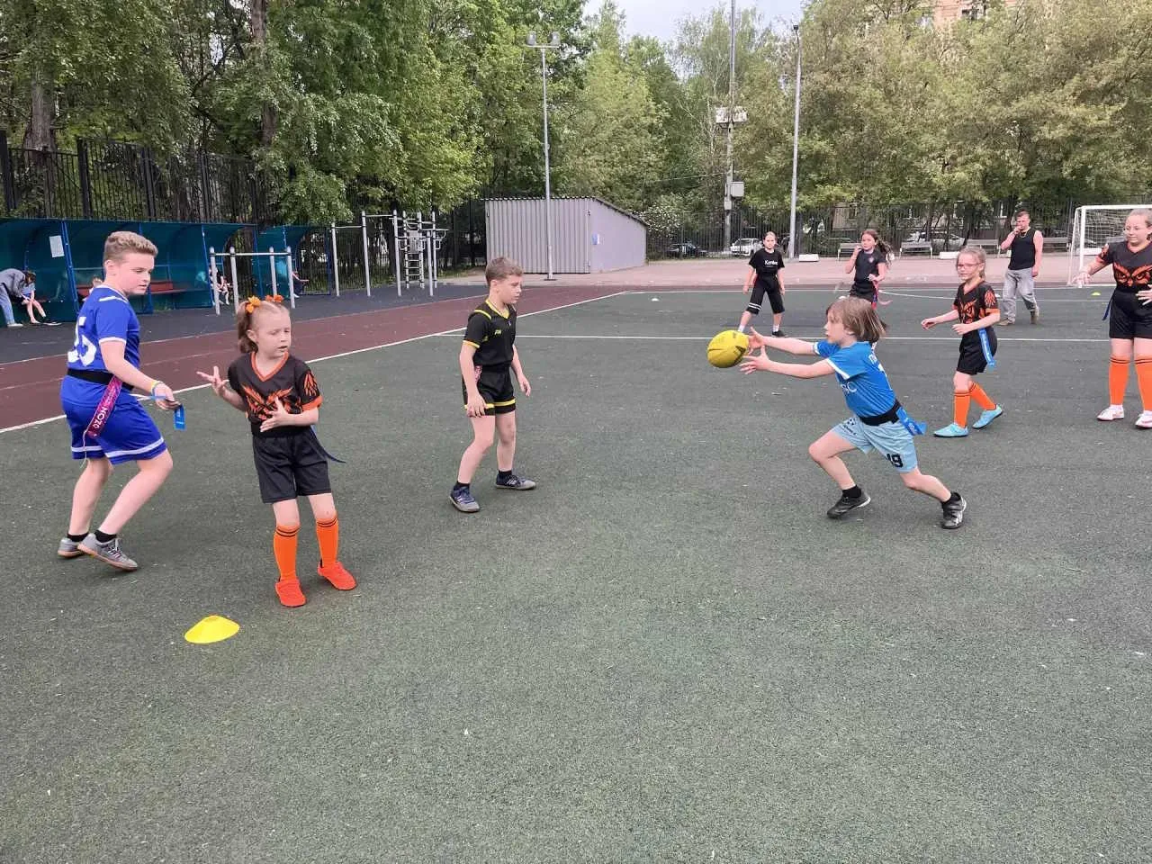 🏉 Не игра, а настоящий праздник спорта!  В гостях у наших тэг-регбистов побывала команда «Движение В