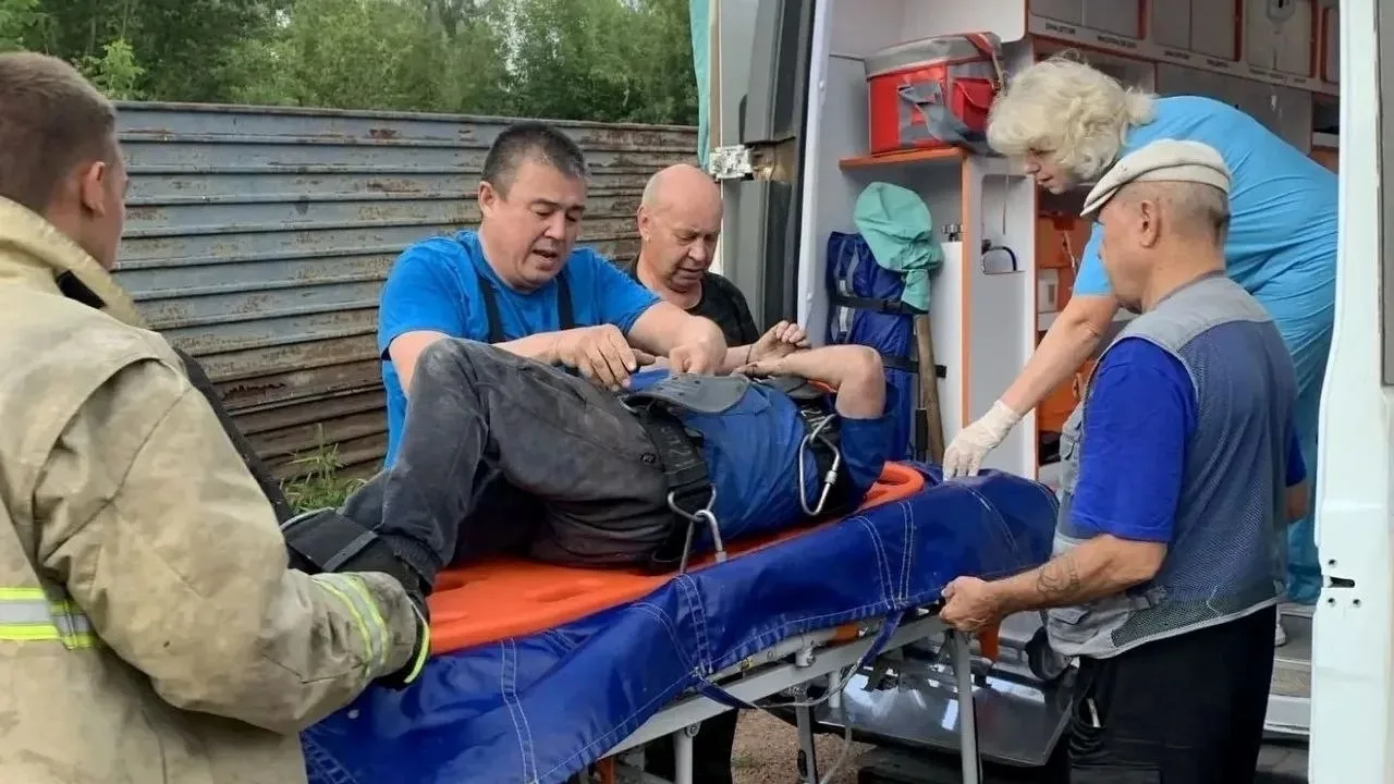 Вблизи Челябинска 70-летняя женщина упала в 8-метровый коллектор на насосной станции в ...