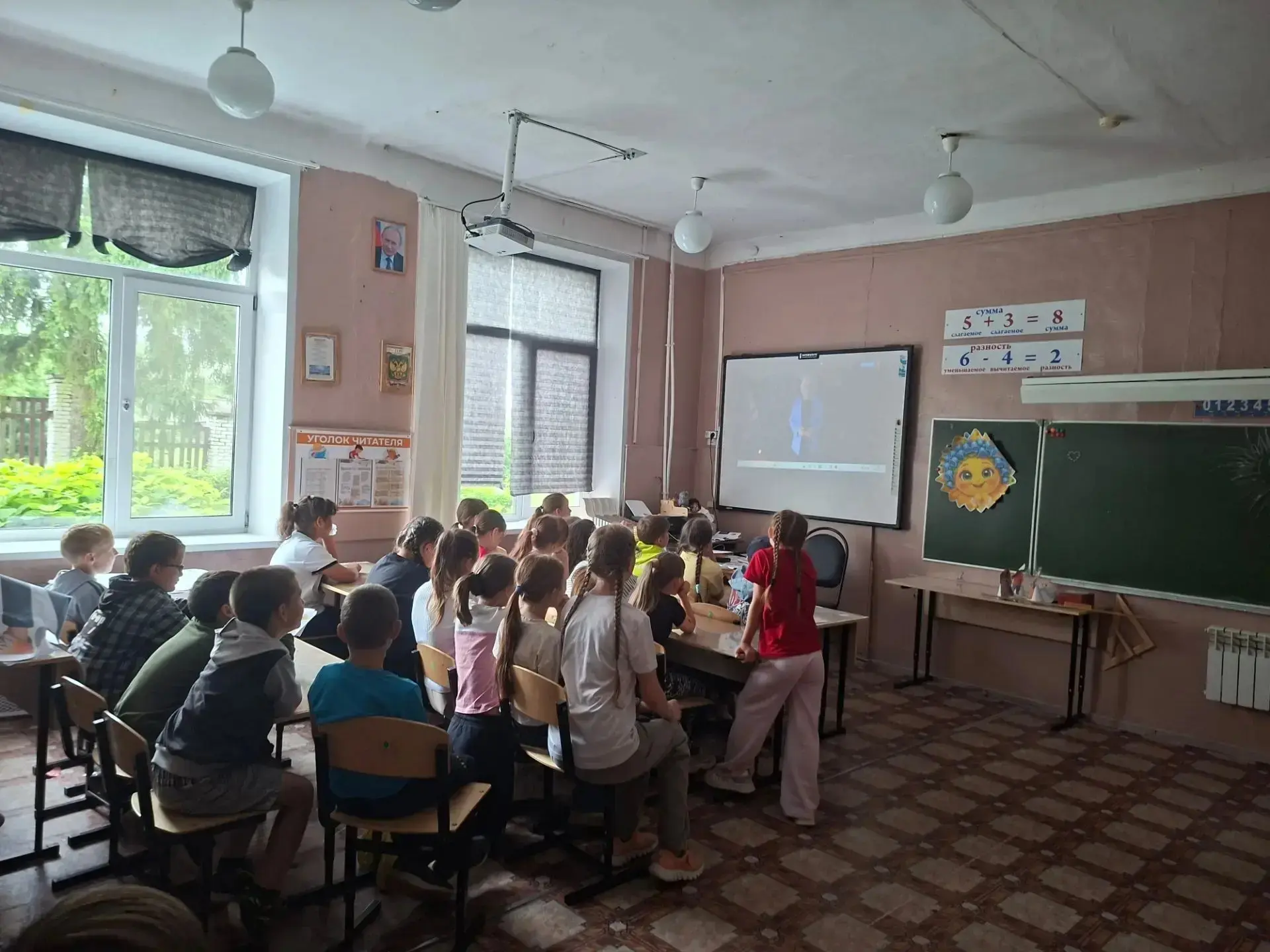 Сегодня, в день памяти и скорби, 22 июня, дети посмотрели   фильм «Автобус Победы».
Школьники узнали