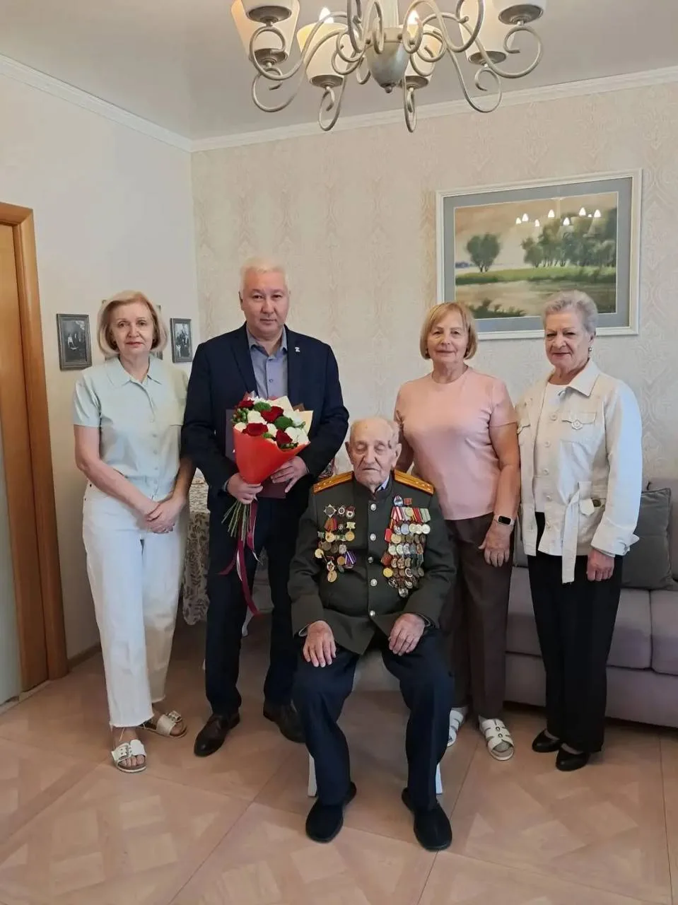 102 года исполнилось ветерану Великой Отечественной войны и участнику Сталинградской би...