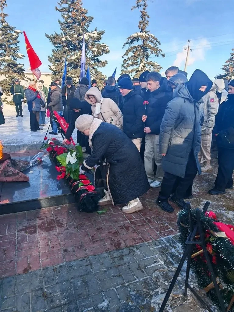 #СШ12_СталинградскаяБитва #СШ12_МыПатриоты #СШ12_ПомнимЧтимГордимся  🇷🇺Сегодня наши учащиеся  почтил