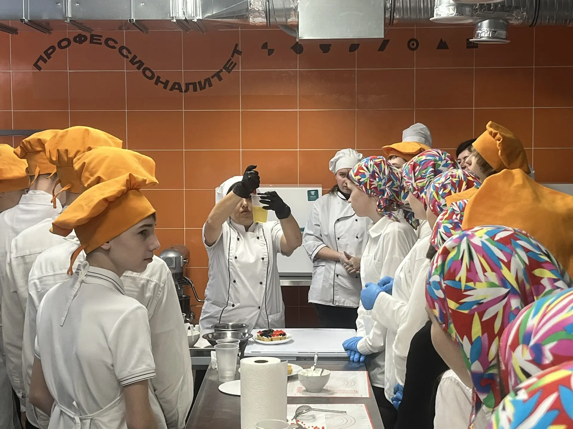 🧪 Магия на тарелке: проба «Сладкая икра»!  В рамках Единого дня открытых дверей ФП «Профессионалитет