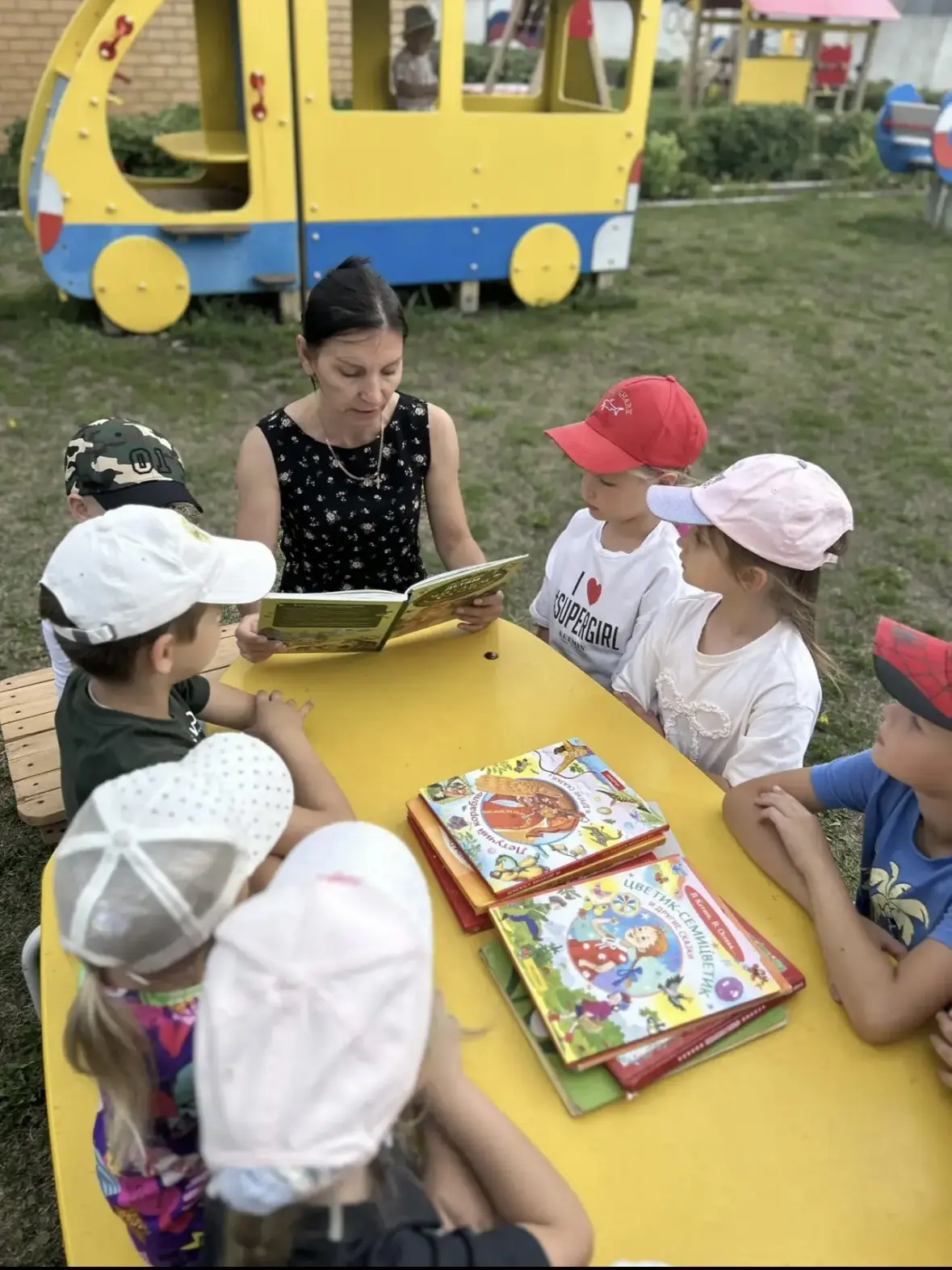 📚✨ ПУТЕШЕСТВИЕ В СТРАНУ КНИГ: КАК ПРОШЕЛ ДЕНЬ КНИГ В НАШЕМ ДЕТСКОМ САДУ!📖

Сегодня в Маленькой стр