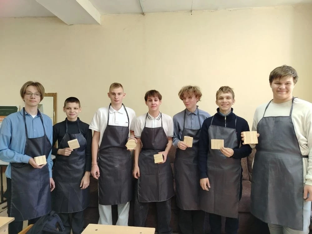 📢 Уроки технологии! 🔨🪚🪛Школьная мастерская с её характерными запахами древесины, кл...