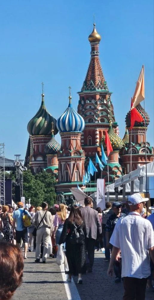 А я уже еду с фестиваля! Читали диафильмы, «Сказку о мёртвой царевне и о семи богатырях»!

Каждый ра