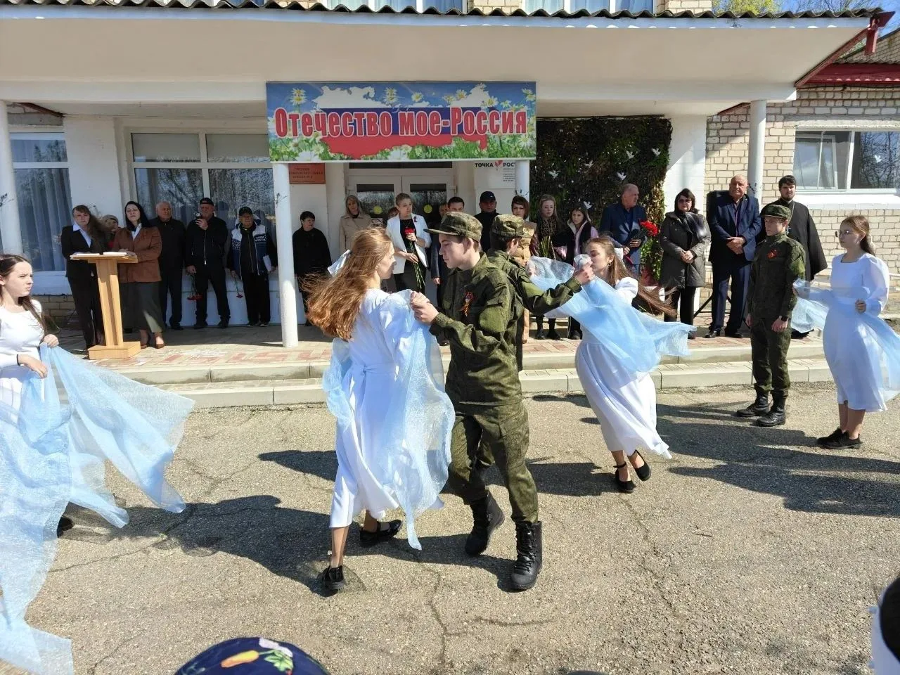 В память об участнике СВО Алексее Клочкове в школе села Малые Ягуры открыта мемориальная доска   В ц