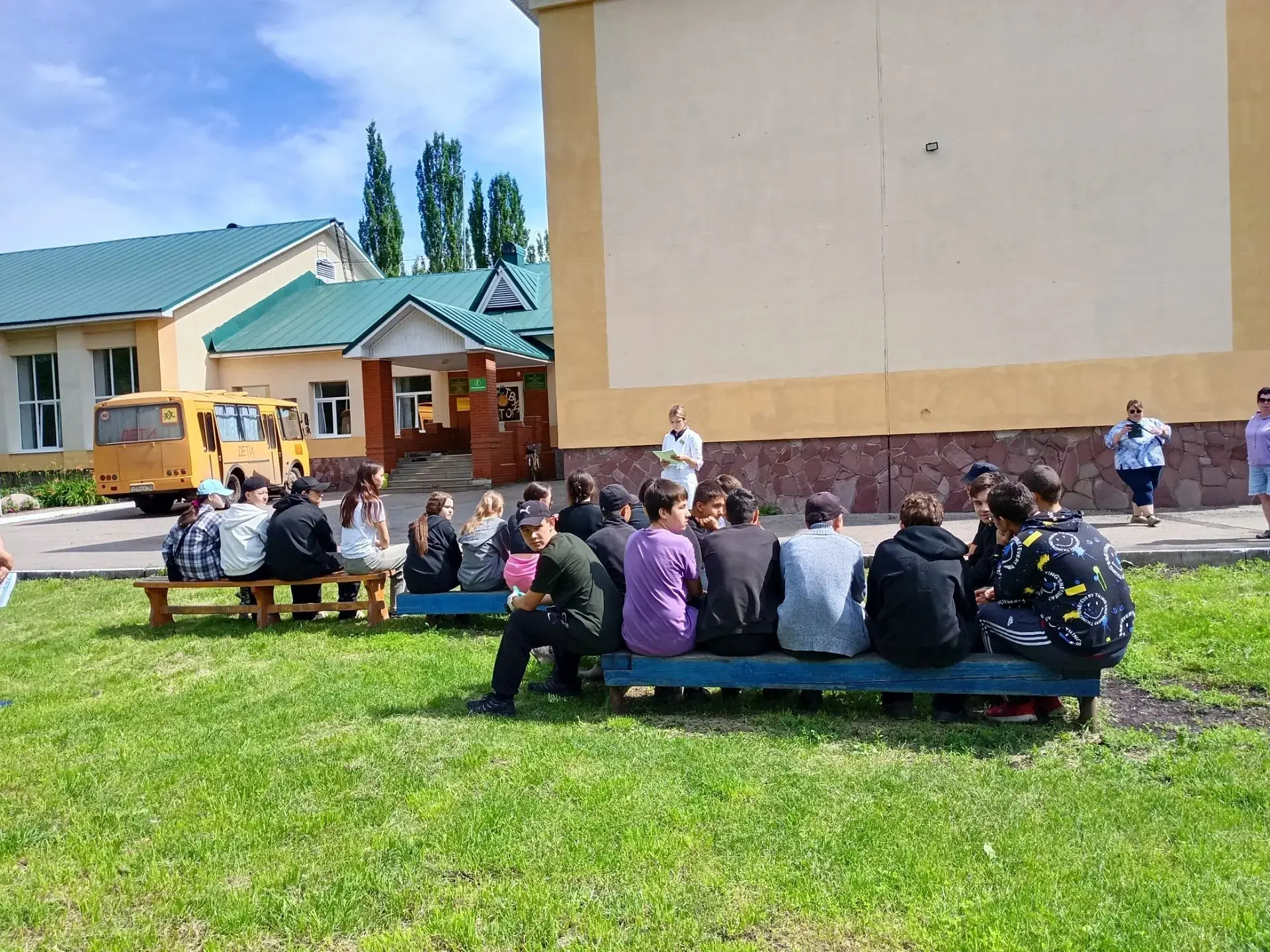 💫Сегодняшний день Лагеря труда и отдыха прошёл по двум направлениям:
1⃣ Очистка огорода от сорняков