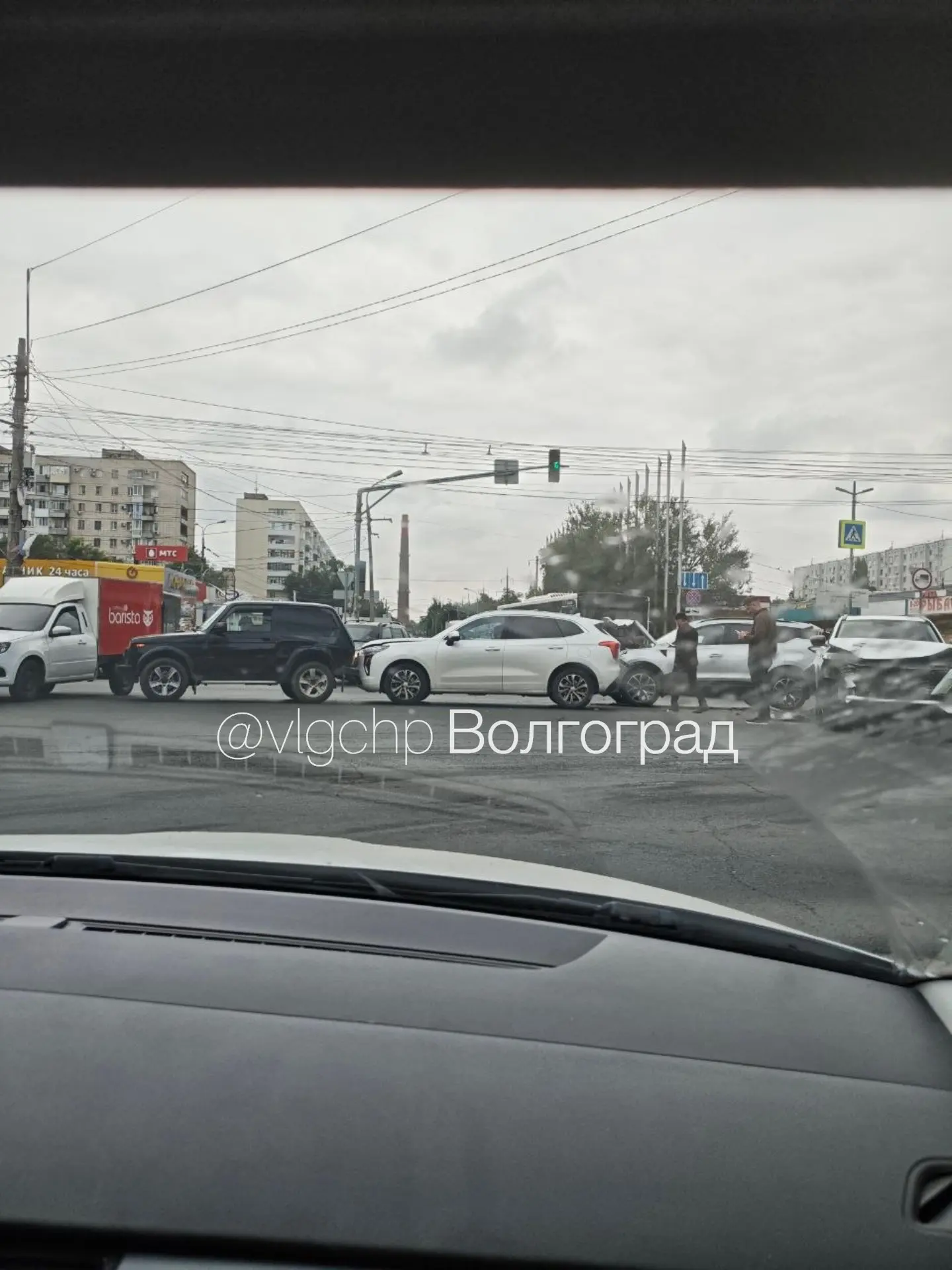 🚨 ДТП на перекрёстке улиц Академика Богомольца и Николая Отрады. По словам очевидца, с...