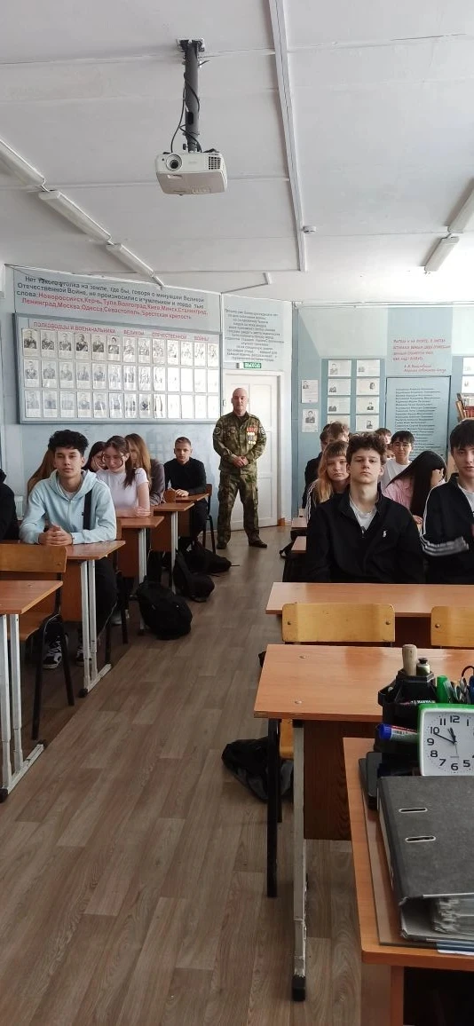 В нашем школьном музее вчера состоялась встреча с участником боевых действий на Северно...
