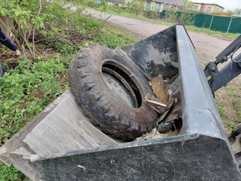 🍃 Наводим порядок вместе   В районе продолжается плановая уборка территорий. В приоритете – уборка з