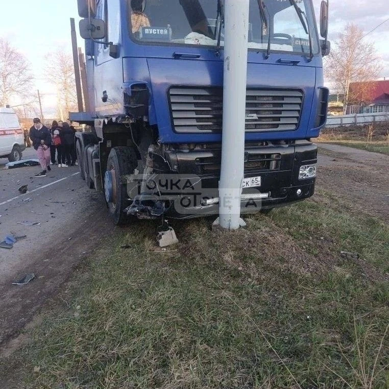 ⚡️⚡️️️"Один подросток погиб, второй в больнице": большегруз вылетел на встречку и сбил питбайк на Са