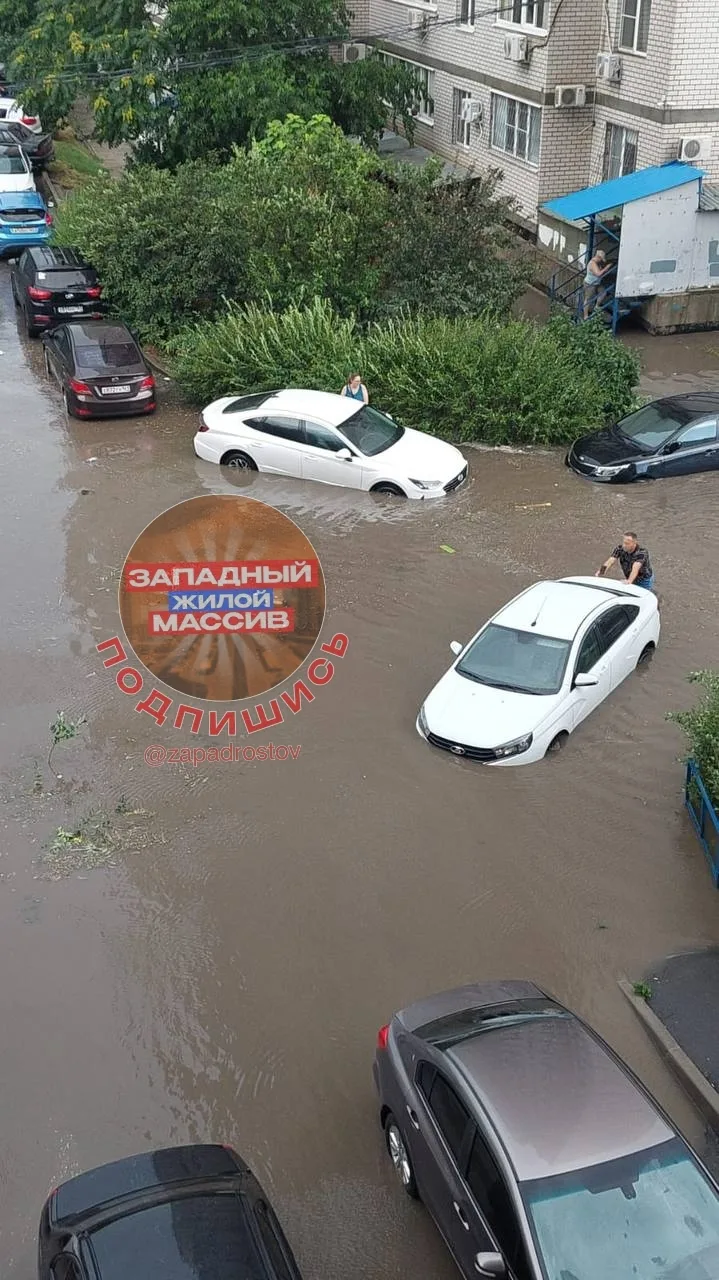 Извилистая 21, плавают машины😱Ливневку мы только проектируем....