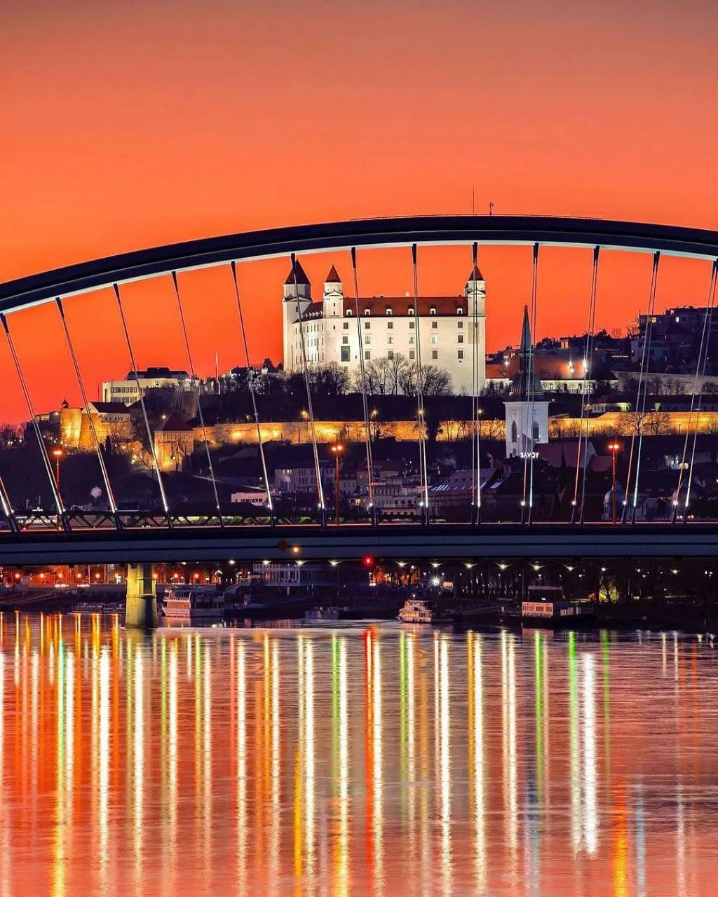 Заканчиваем день с прекрасным ночным видом:

📍Братислава, Словакия 🇸🇰

Мир Путешествий 🌍 Подписа