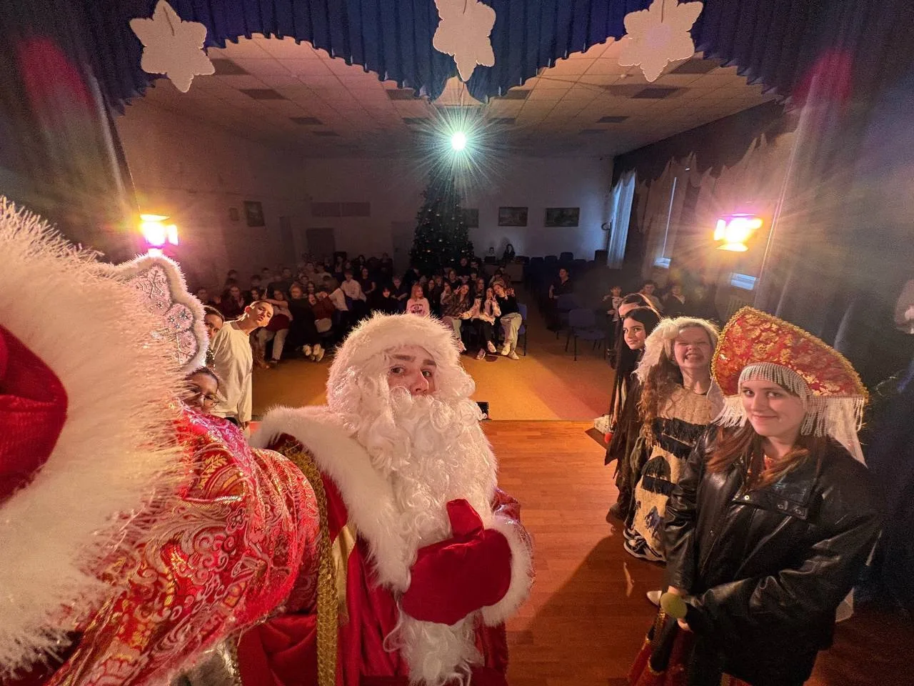 НОВОГОДНИЕ ПРЕДСТАВЛЕНИЯ 🎄  На этой неделе в нашем лицее царила по-настоящему сказочная атмосфера и 