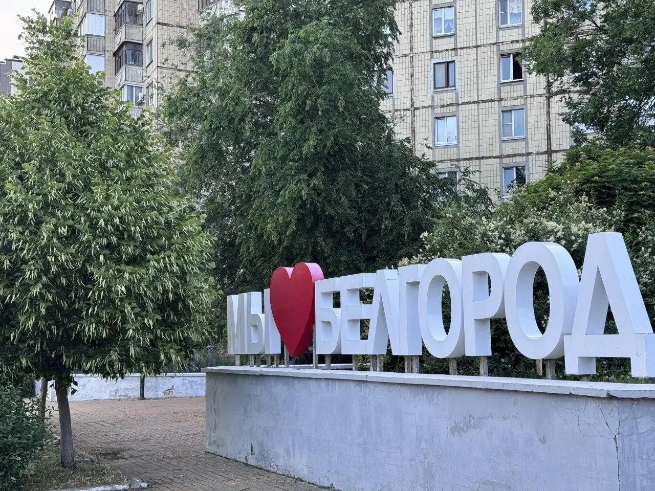 Сегодня синоптики обещают дождь. Температура воздуха днём до +19°, ночью до +12°. Ветер западный, до