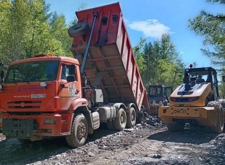 Минтранс Иркутской области сообщил, что дорогу к бодайбинскому поселку Мамакан приводят в порядок.

