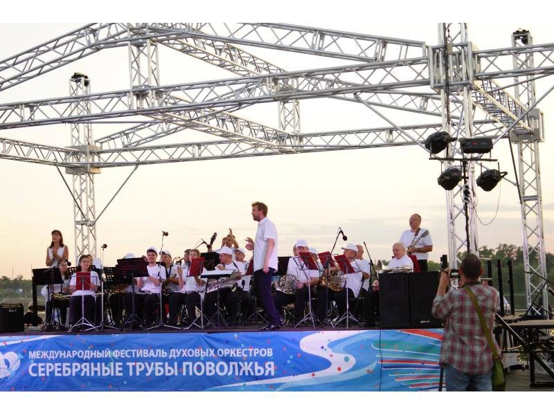 🎺 В Сызрань на фестиваль «Серебряные трубы Поволжья» приедут около 400 музыкантов.

Юбилейный XXX М