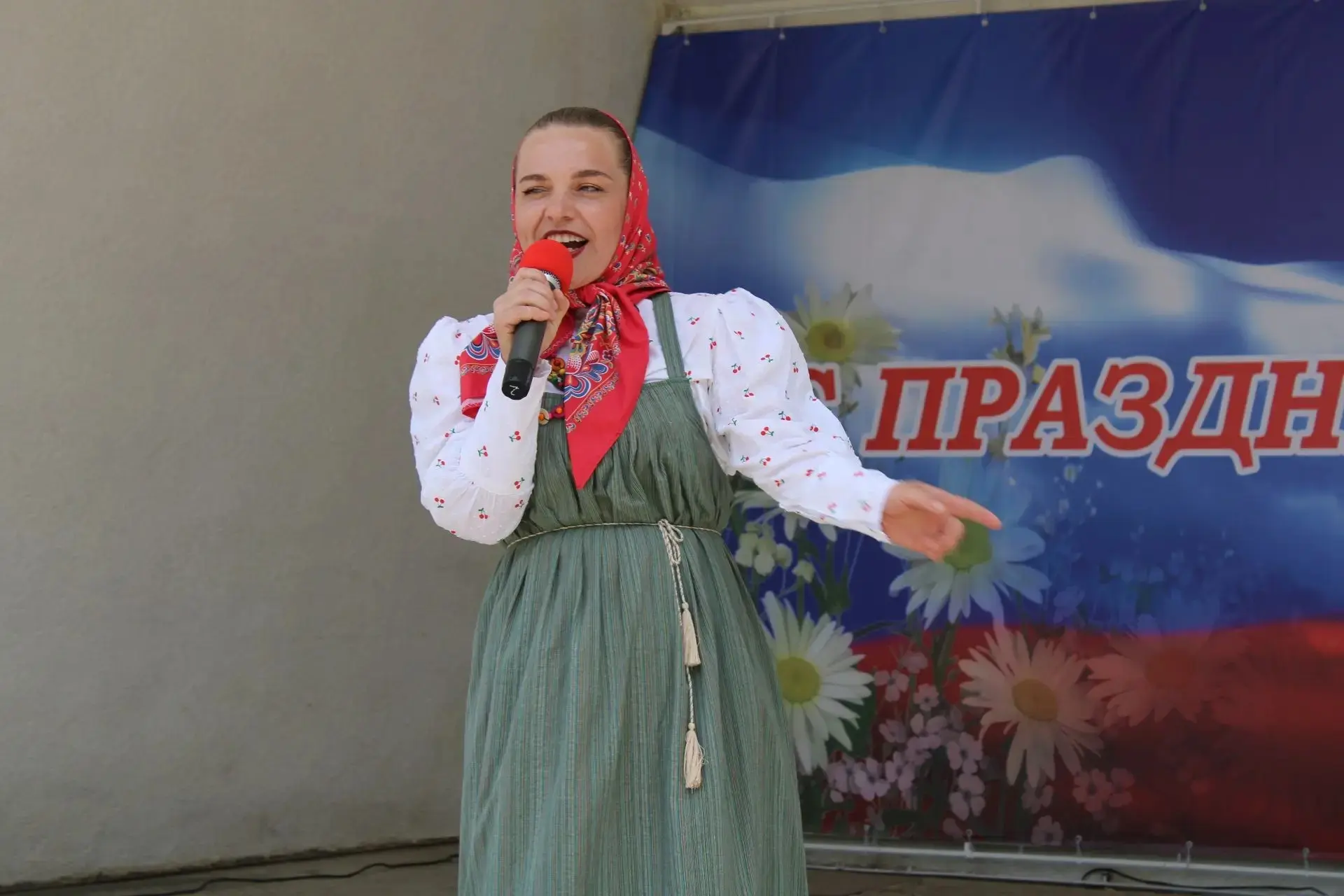 Играй, гармонь - звени, частушка!