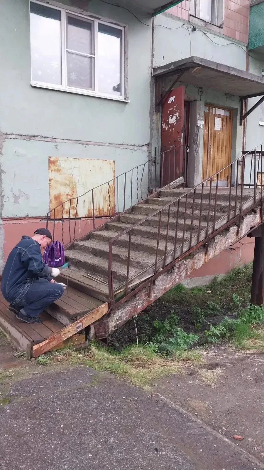 👷‍Сотрудниками ООО "ЖЭУ Горняцкое" на 08.06.2026 года выполнялись следующие виды работ:
- ремонт вх
