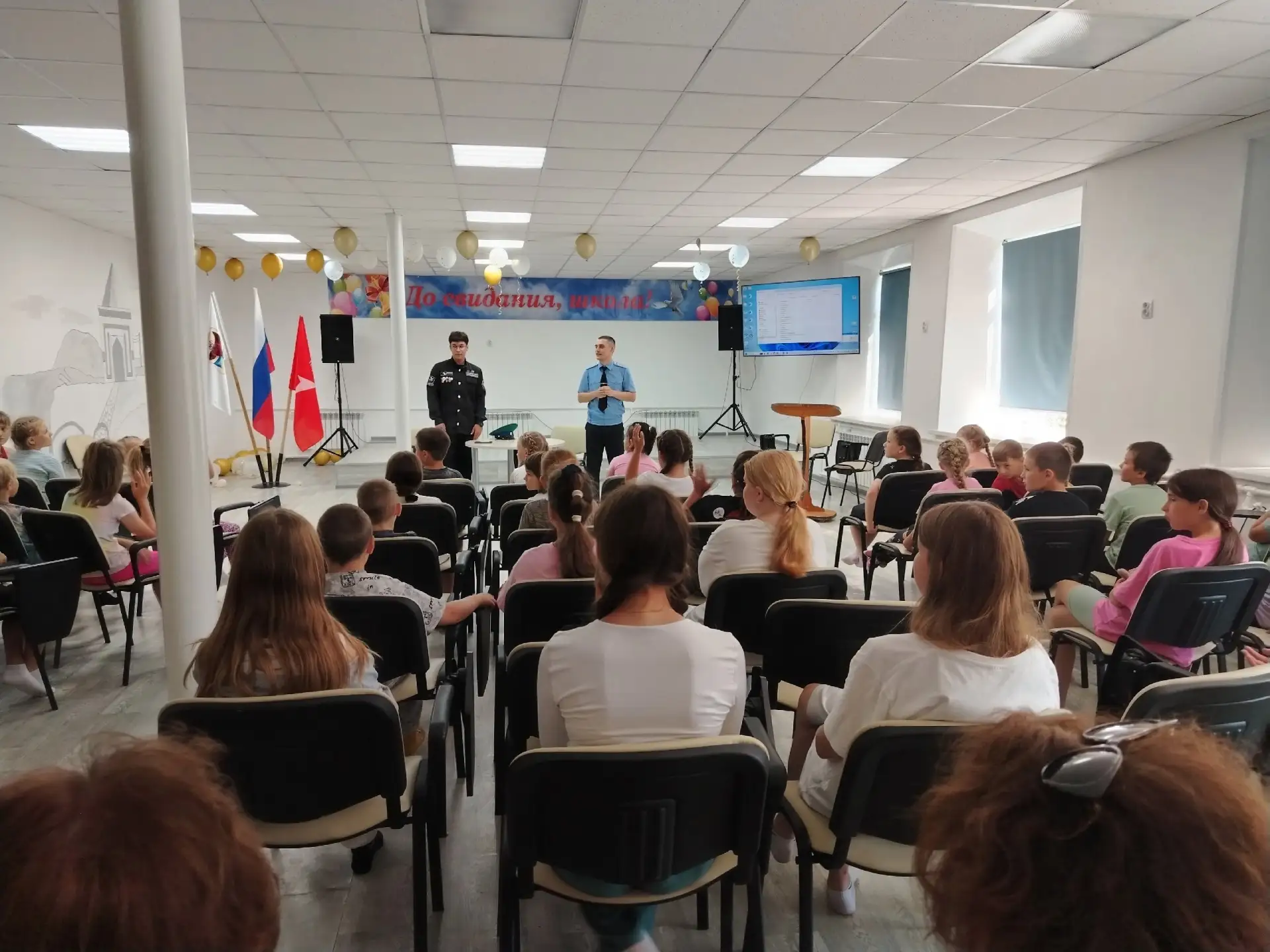 В преддверии Дня памяти и скорби в Новоуральской школе прошел Урок мужества  с сотрудником Пограничн