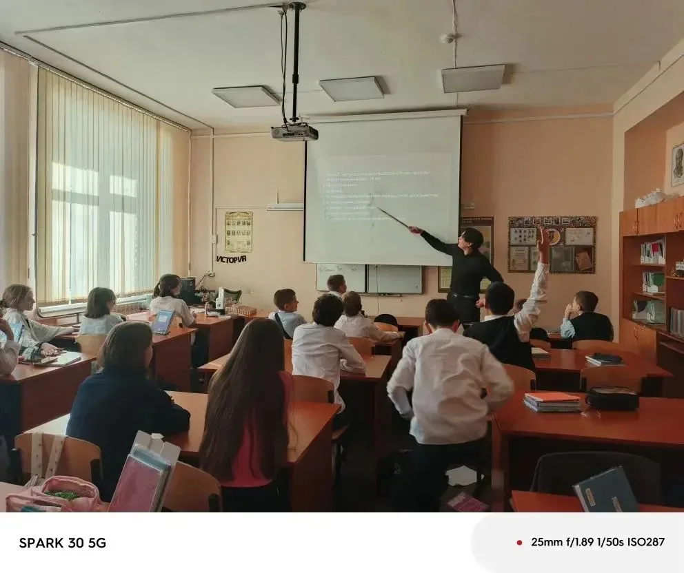 🚨 Правовой десант в первой гимназии: знать законы — значит быть в безопасности.  В Гимназии №1 прошл