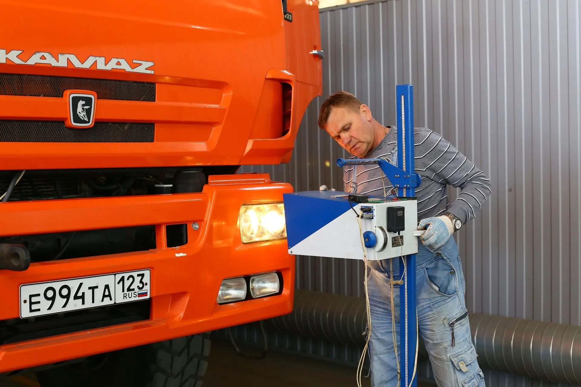 https://kgsgroup.ru/2026/06/29/veteran-transportnoy-otrasli-50-let-predannosti-odnoy-ko...