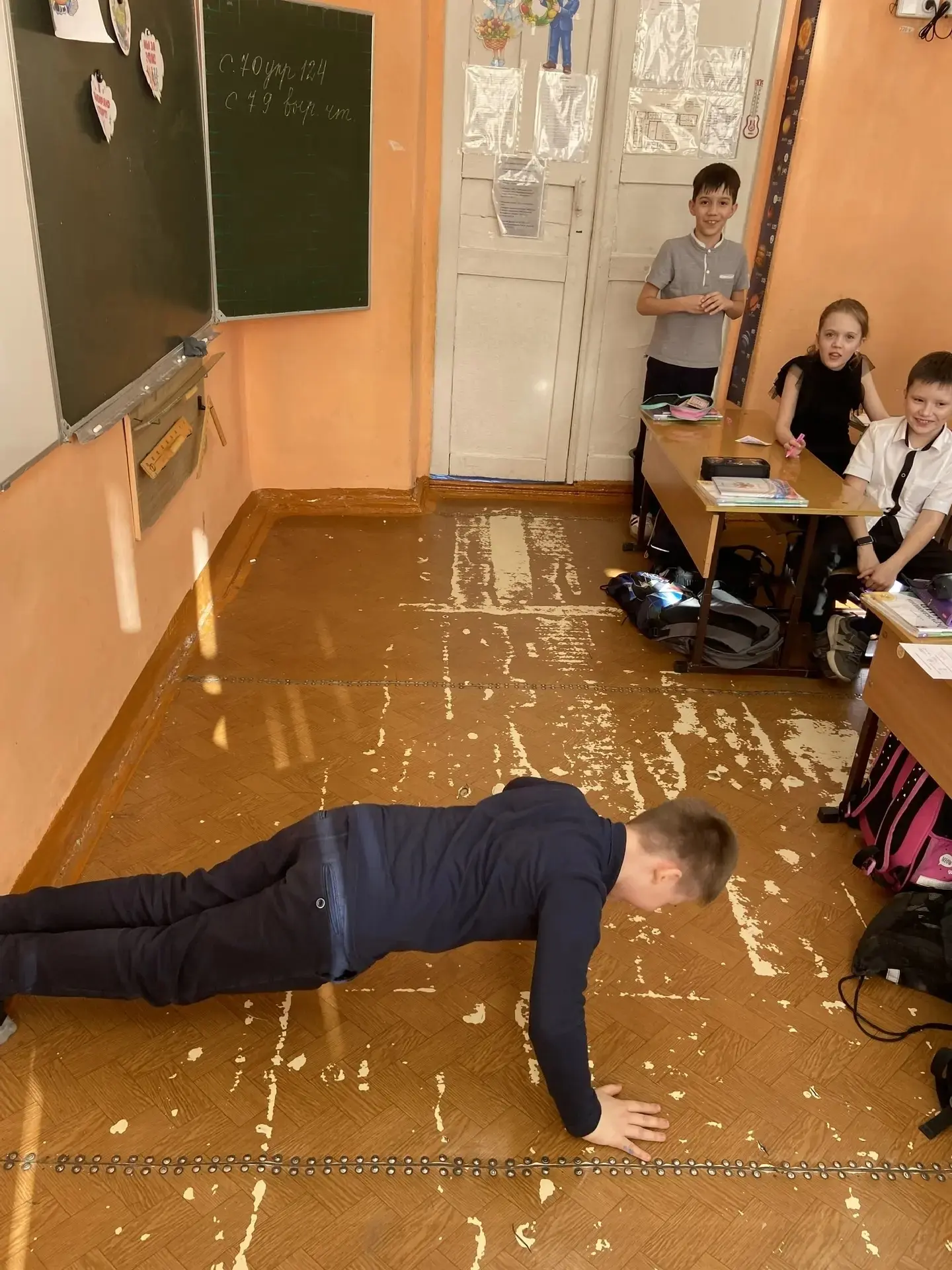 🌼 Фоторепортаж из 2Б класса: День здоровья! 🌼  Сегодня наш класс провел незабываемый "Урок здоровья"