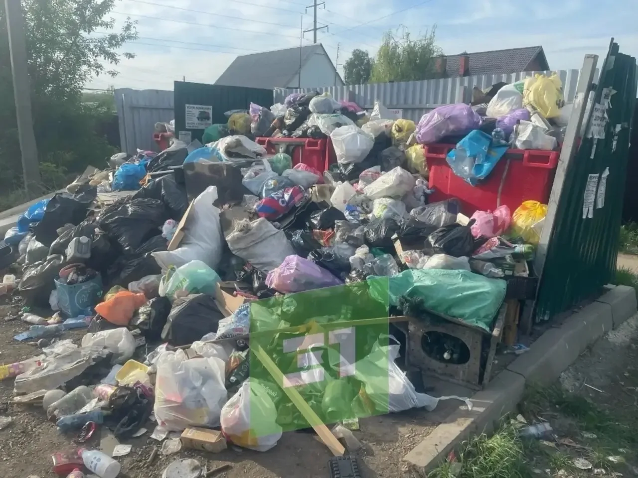 🤬 На кладбище под Копейском развели помойку  В Калачево на территории кладбища обнаружили большую св