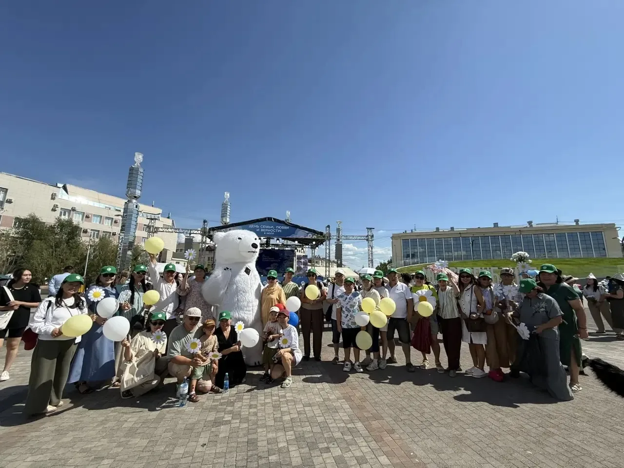🌼8 июля на площади Республики в Якутске прошло масштабное праздничное мероприятие, посвященное Дню 
