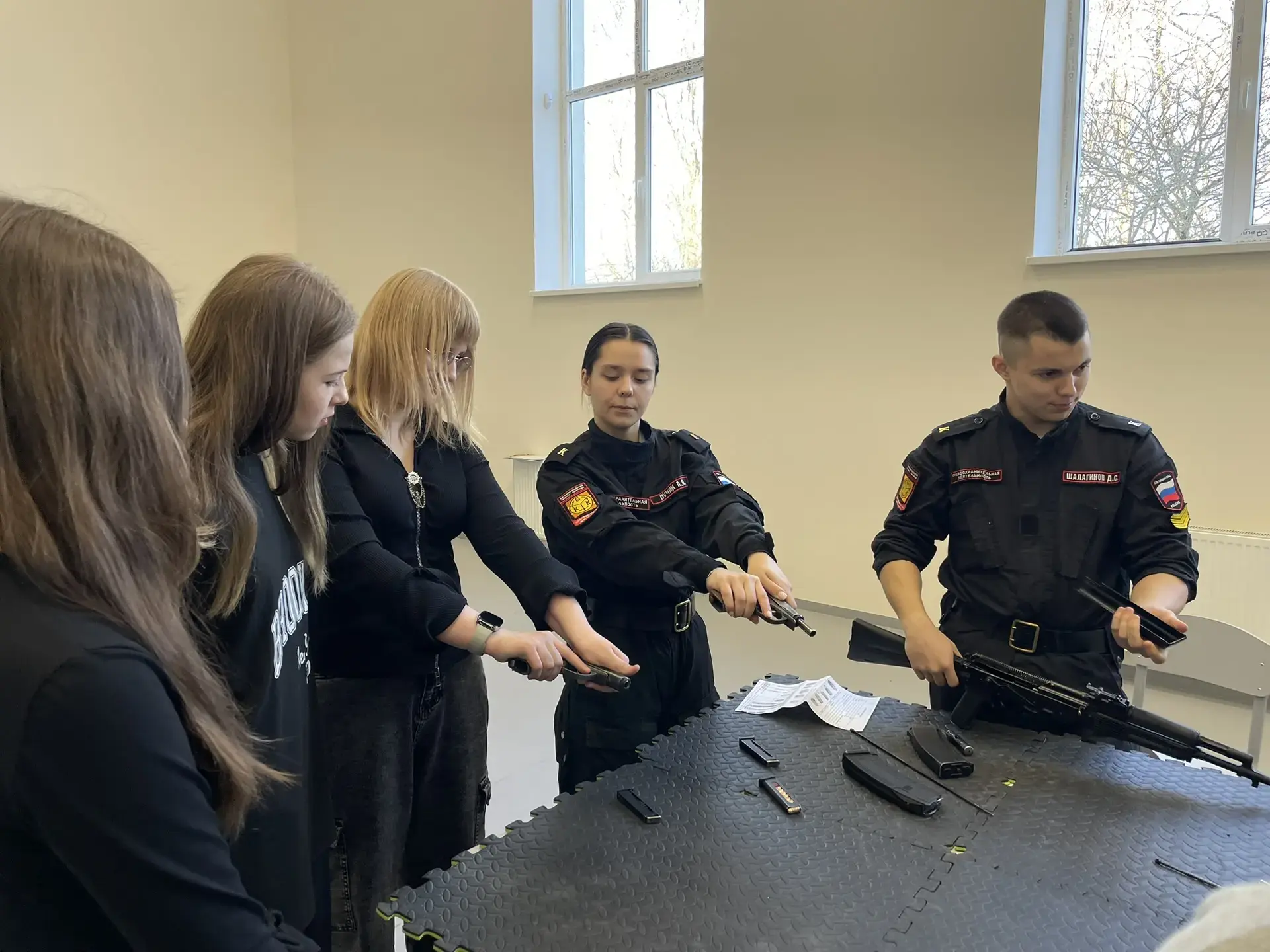 ПРОФОРИЕНТАЦИЯ В БИЗНЕС-КОЛЛЕДЖЕ 🕵  🌟 26 февраля ученики 8-х классов посетили профессиональную пробу