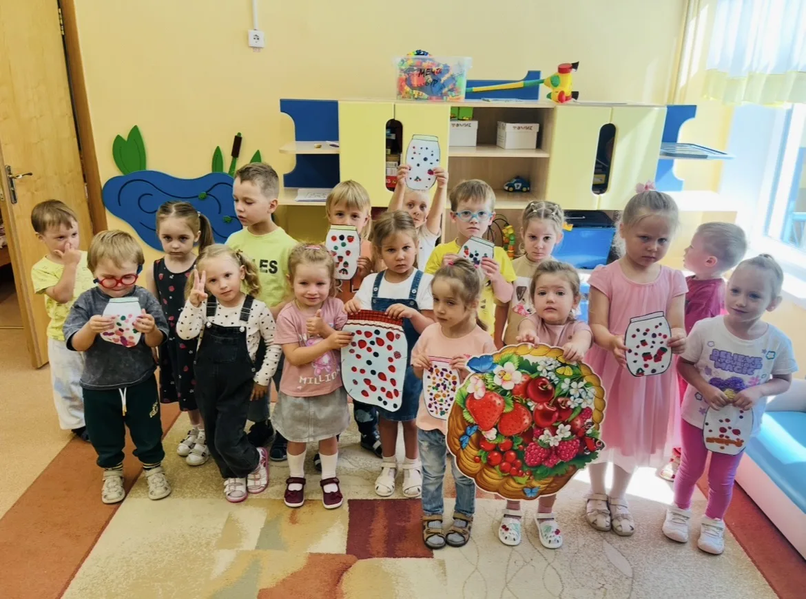 Ягодное лето в дошкольном корпусе «Лесовичок»


Середина лета-самое время для сбора ароматных и таки