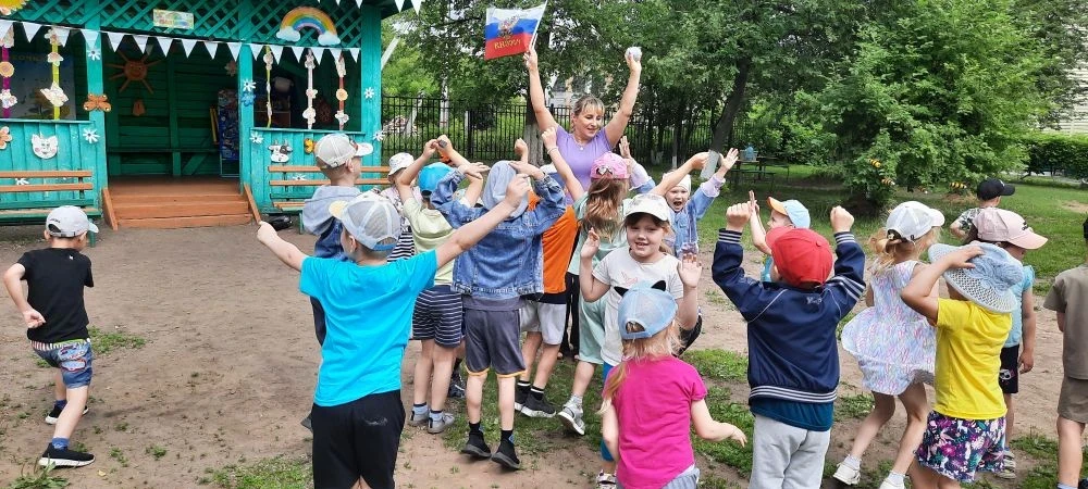 В поисках флага России! 
Сегодня в нашей подготовительной группе прошло настоящее приключение! Мы от