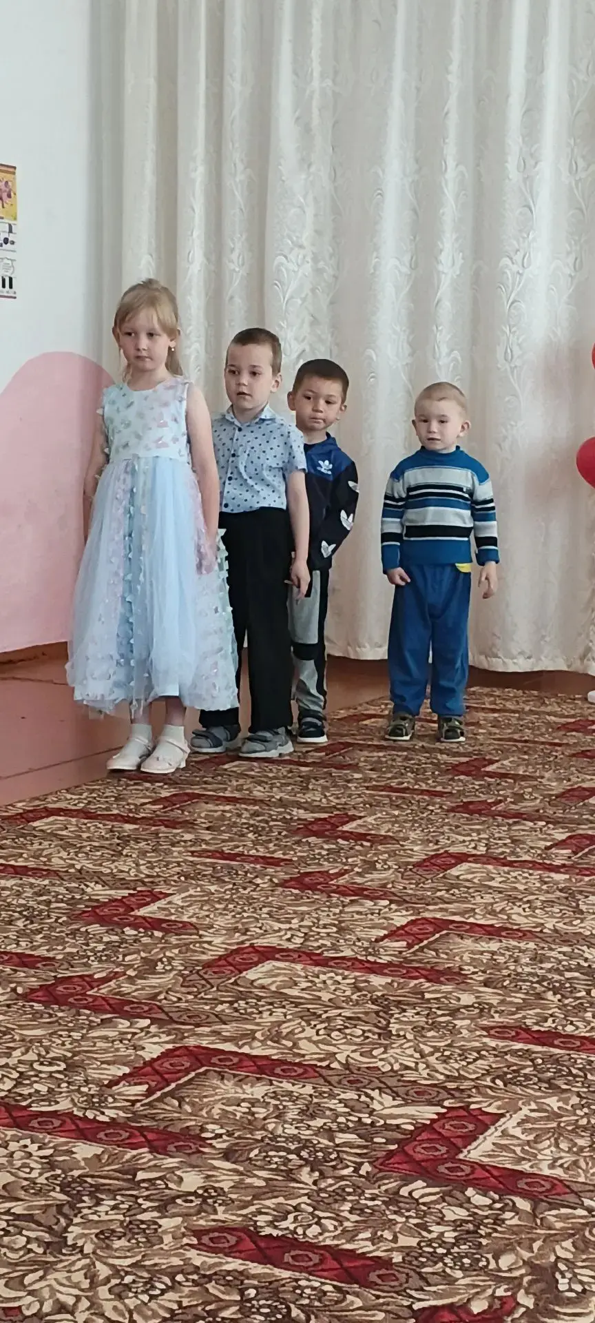 Вот и пролетел еще один год, и наш любимый детский сад снова провожает своих самых стар...