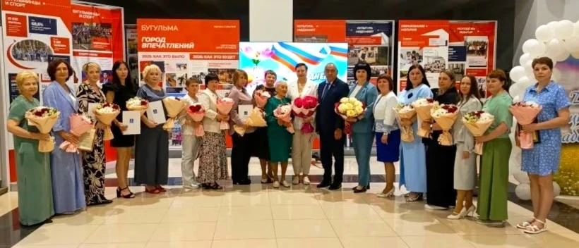 Сегодня во Дворце молодёжи состоялось торжественное мероприятие, посвященное Дню социал...