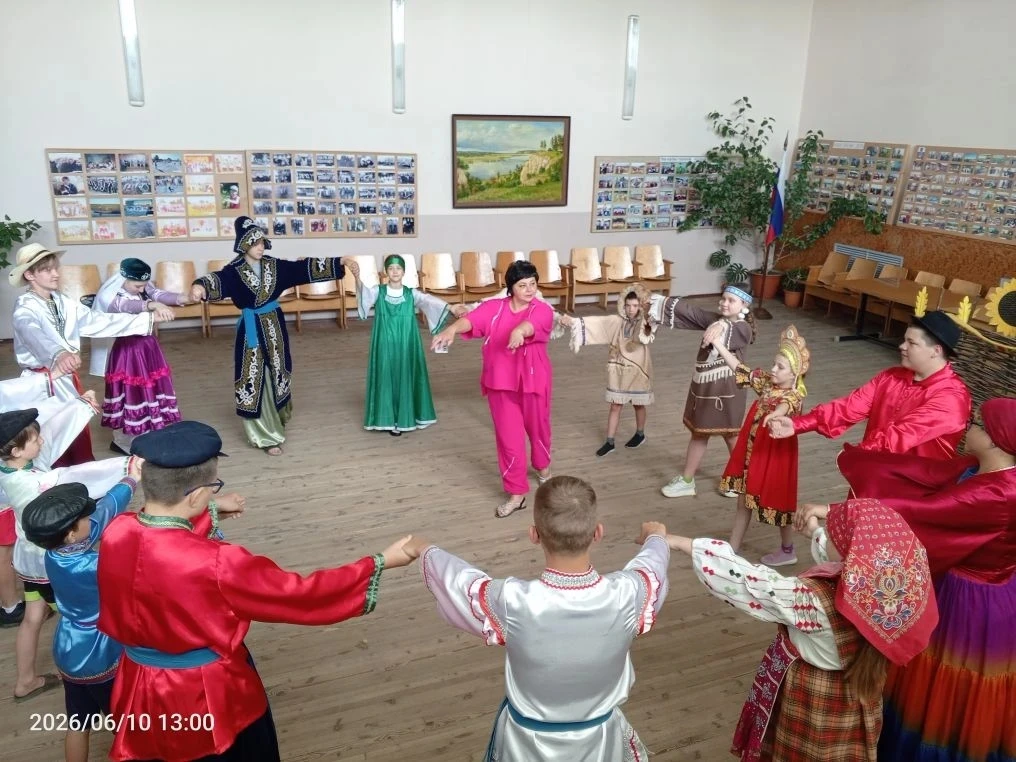11 июня на кануне праздника Дня России прошла игровая программа для ребят пришкольного и трудового л