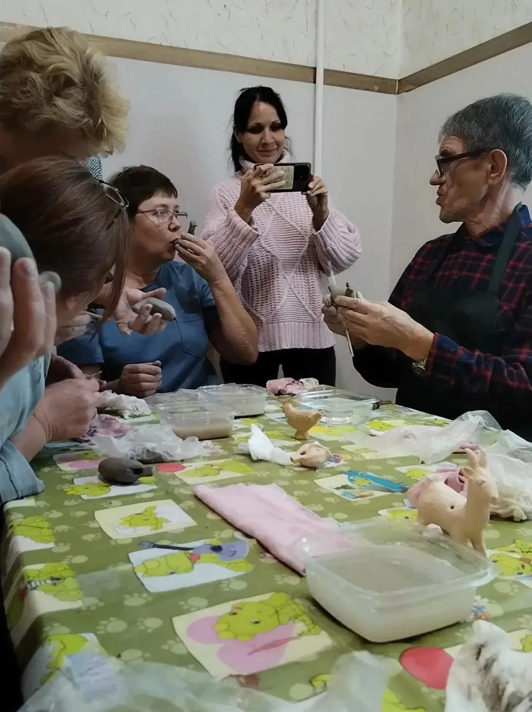 В Выставочном зале Районного Дома культуры прошёл мастер-класс по созданию традиционной...
