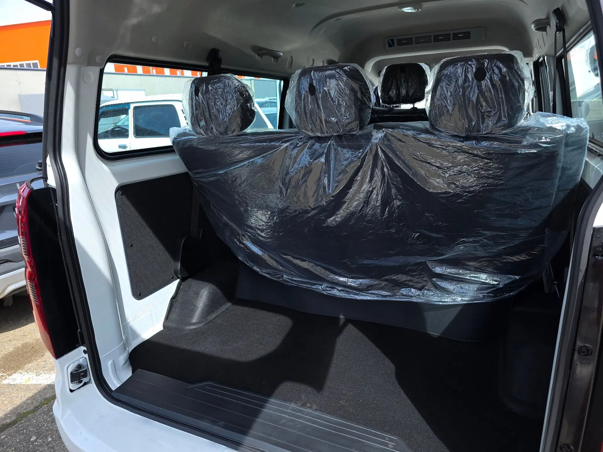 🚐🔥 SKM M7: АвтоВАЗ решил проверить страну на вшивость. И делает это за почти 3 миллиона рублей. Пока