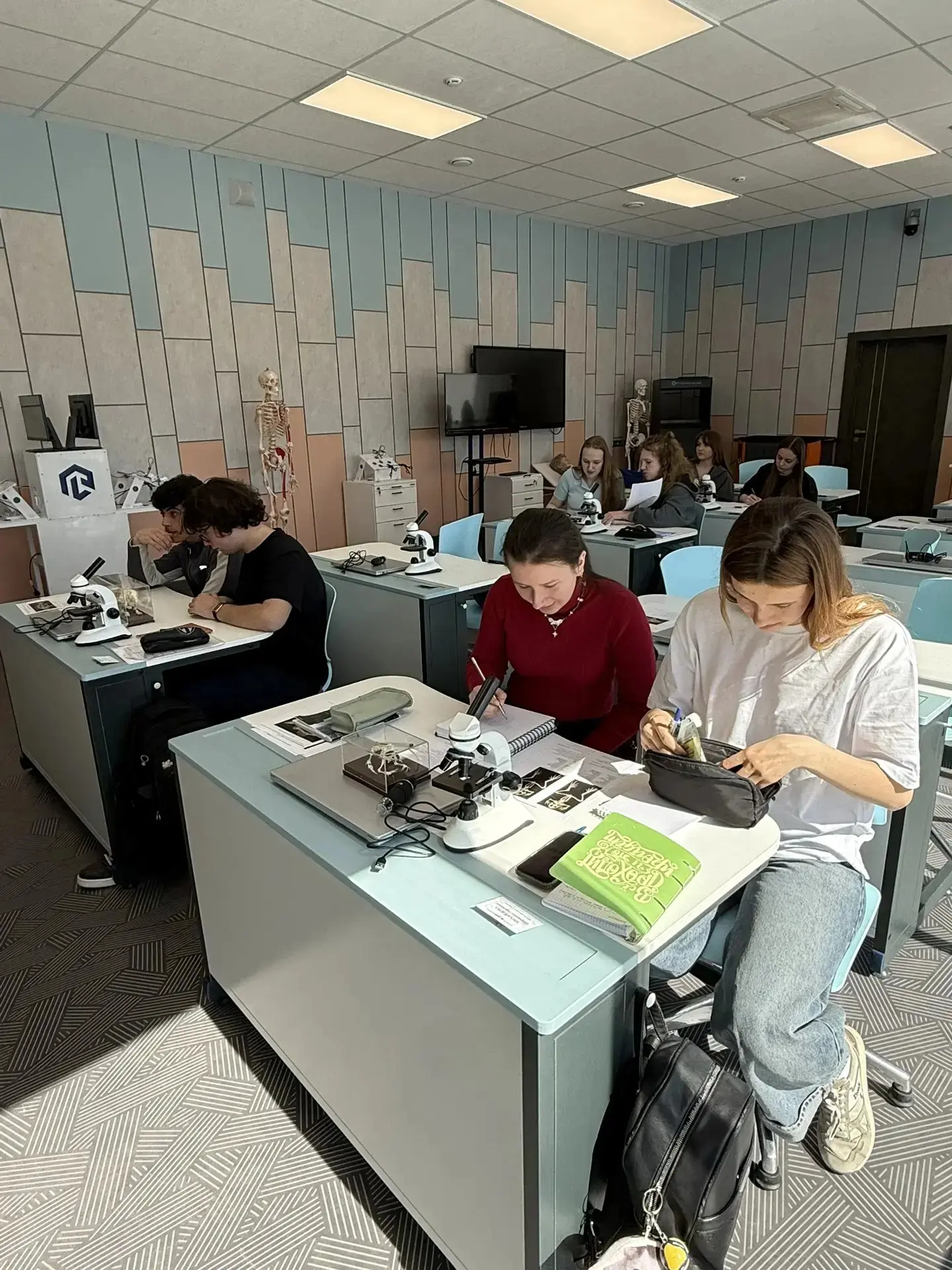 🎉 Завершился месячный интенсив в технополисе «ЭРА» для учеников МБОУ СОШ №4 им. В.М. Евскина!  Мы то