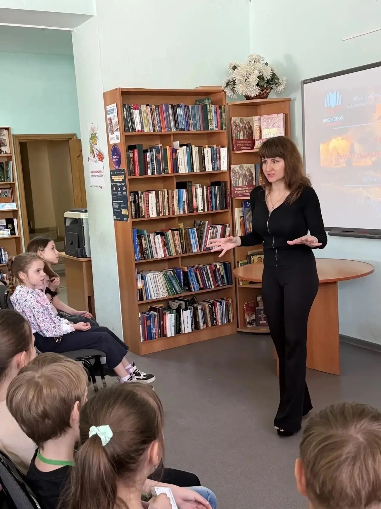 Наши ребята из пришкольного лагеря отправились в увлекательное путешествие! 🚌📚

Мы побывали в библ